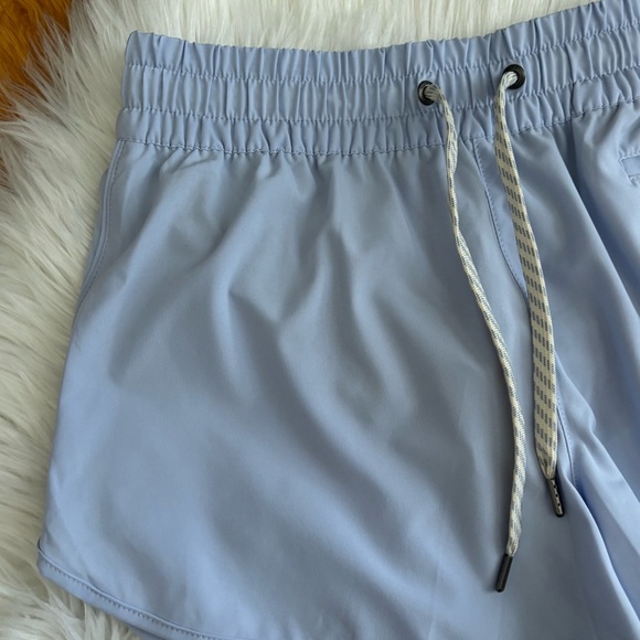 Vuori Clementine 4” Short in Peri - Picture 5 of 7